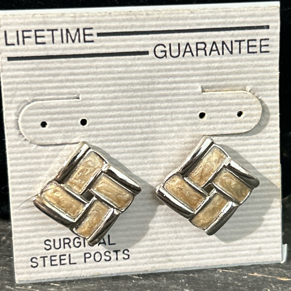Elegant Silver and Cream Earrings